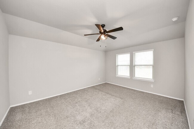 Building Photo - 40522 Winter Grass Bnd