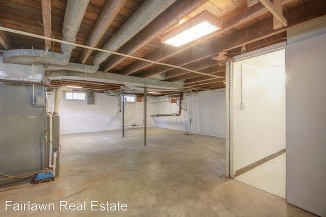 Building Photo - 3 br, 1 bath House - 302 South Grove St.