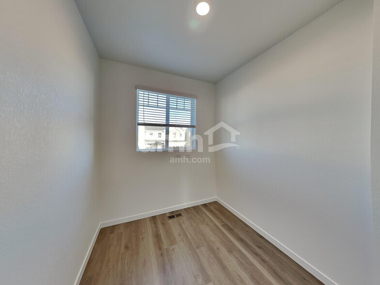 Building Photo - 26145 E Calhoun Pl