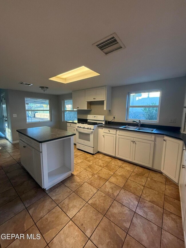 Building Photo - 218 Easter Way