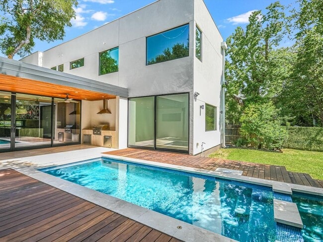 Building Photo - 1601 Barn Swallow Dr