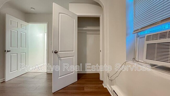 Building Photo - 3027 Peronne Ave
