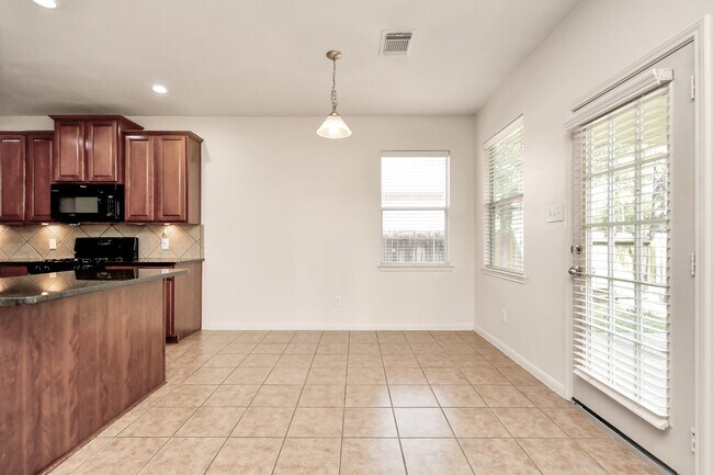 Building Photo - 2143 Westover Park Cir