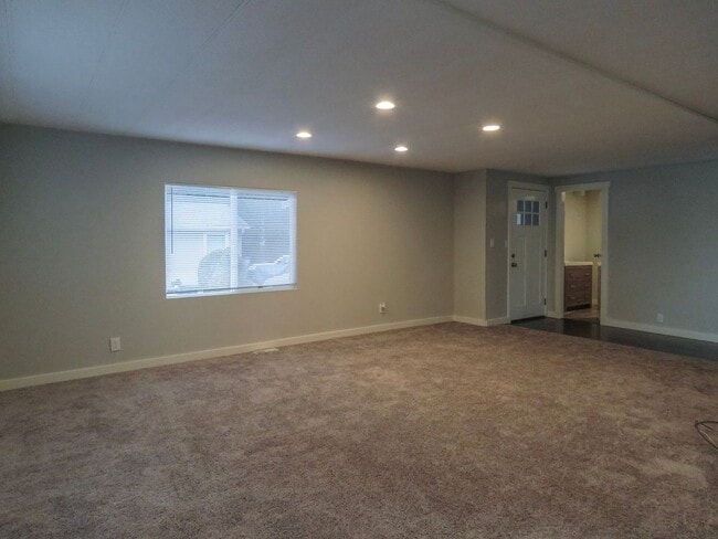 Building Photo - Century Meadows Home Available Now- Aurora