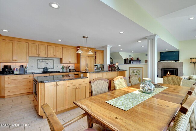 Building Photo - 323 Cove Dr