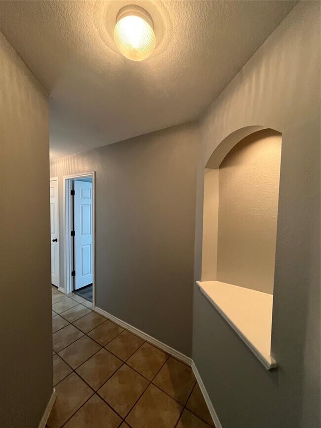 Building Photo - 14525 Ballimamore Dr