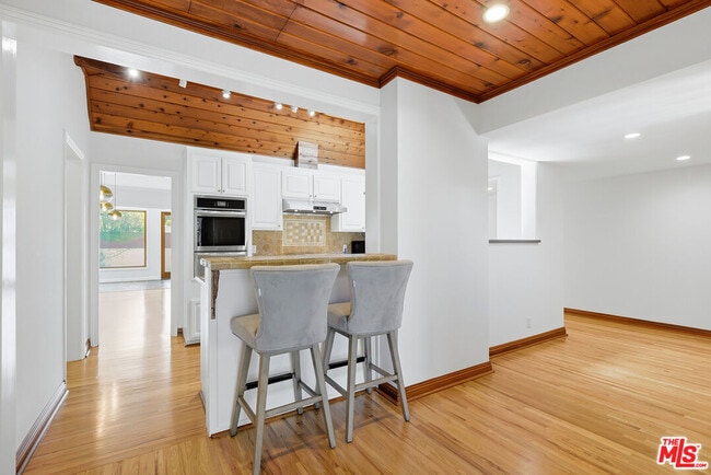 Building Photo - 7424 W 81st St