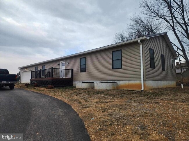 Building Photo - 235 Hickory Ln