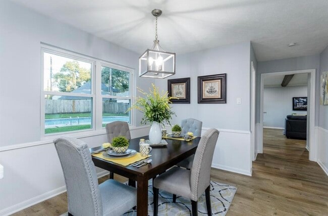 Building Photo - 15614 Pebble Bend Dr