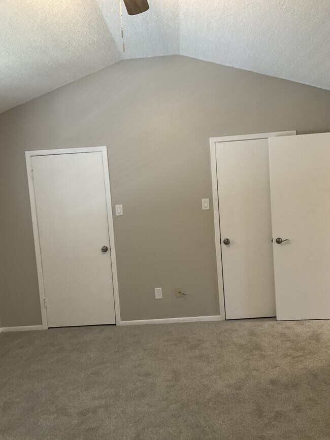 Building Photo - 85 E Caldwood Dr