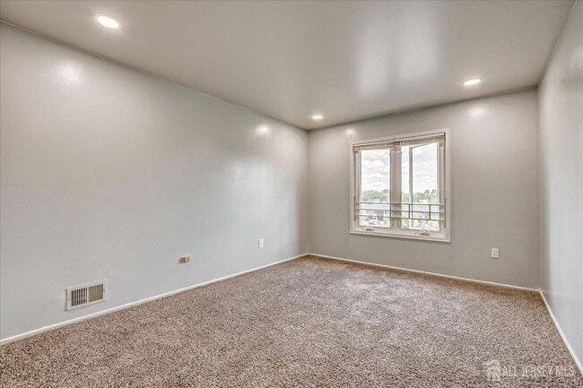 Building Photo - 213 Peach St