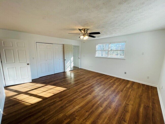 Building Photo - 1033 GA-155 N