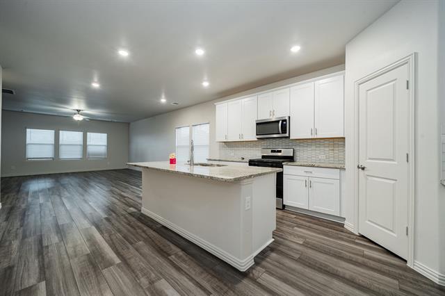 Building Photo - 5275 Amistad Dr