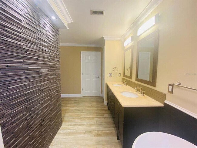 Building Photo - 3838 Regents Way