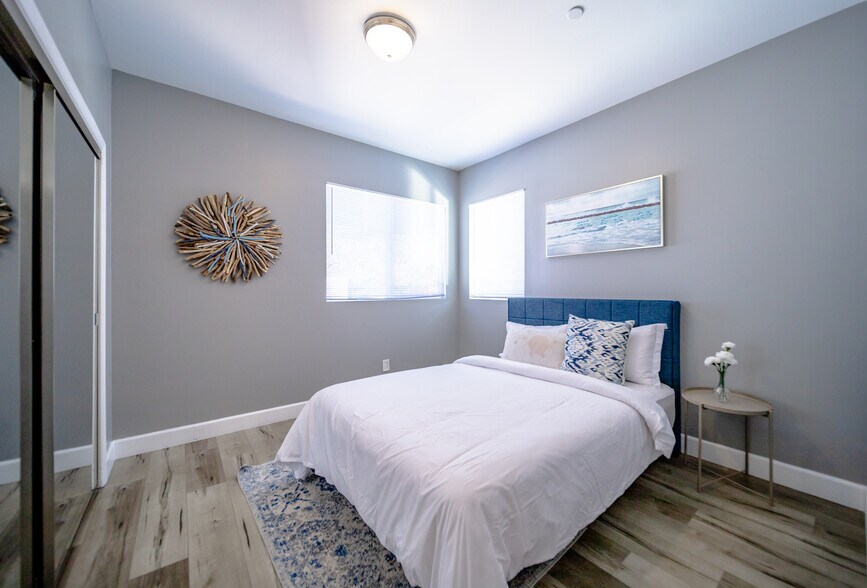 Building Photo - 3415 Edgehill Dr