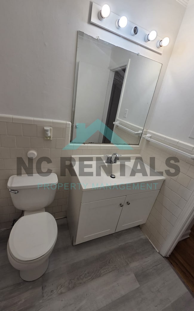 Building Photo - 527 Swain Dr