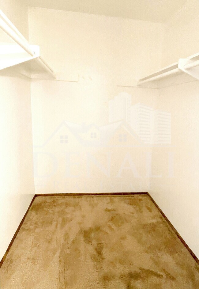 Building Photo - 822 S Langley Ave