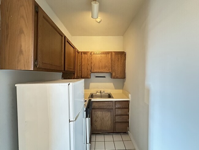 Building Photo - 457 W Melrose St