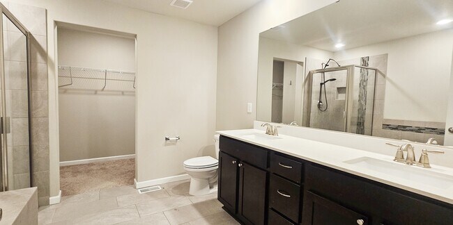 Building Photo - 640 Vickie Ln N