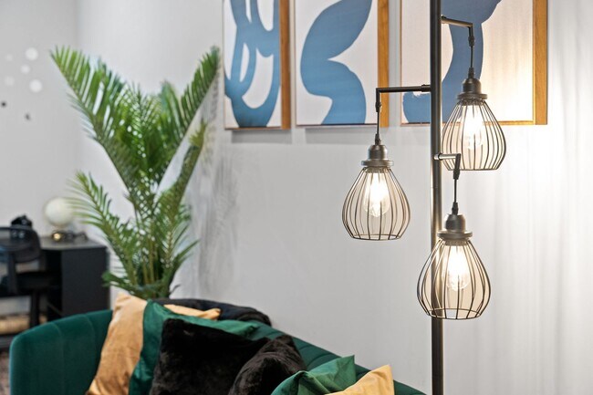 Building Photo - Modern Comforts in Clarksville – Stylish 2BR, 2.5BA Home Near Downtown