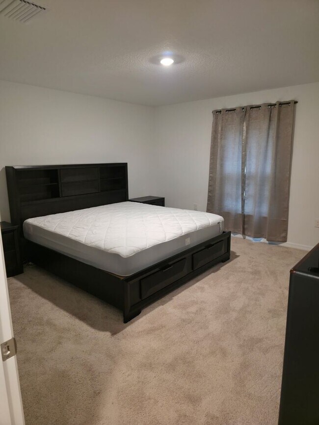 Building Photo - Brand New 3/2/2 furnished close to I75 to commute to Tampa or Ocala.