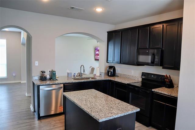 Building Photo - 7024 Llano Dr