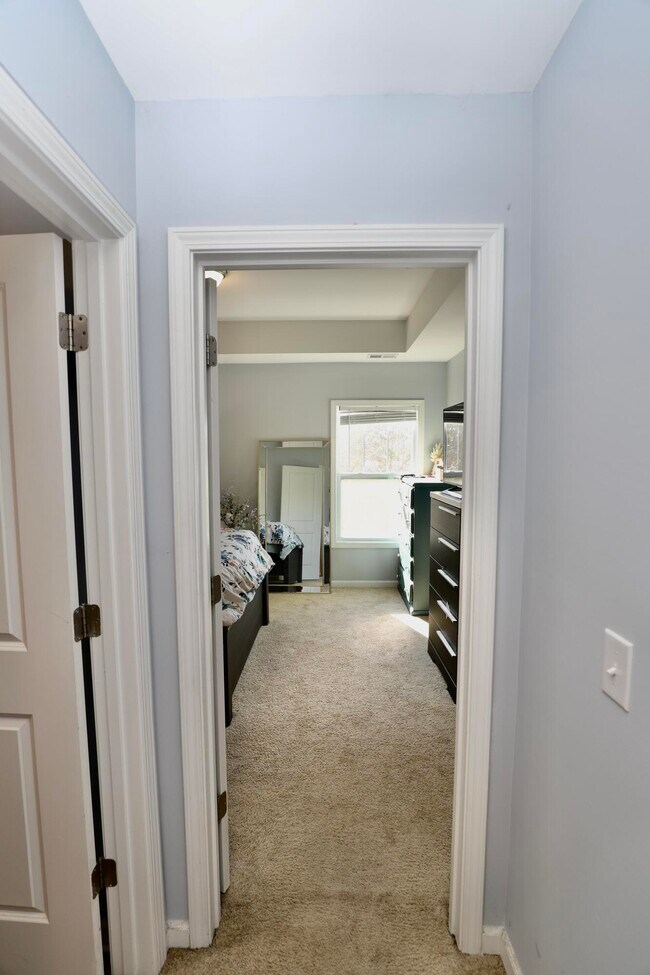 Building Photo - 1009 Providence Plantation Dr