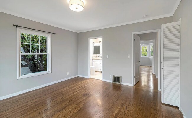 Building Photo - Beautiful Home in Upper Oakmore!