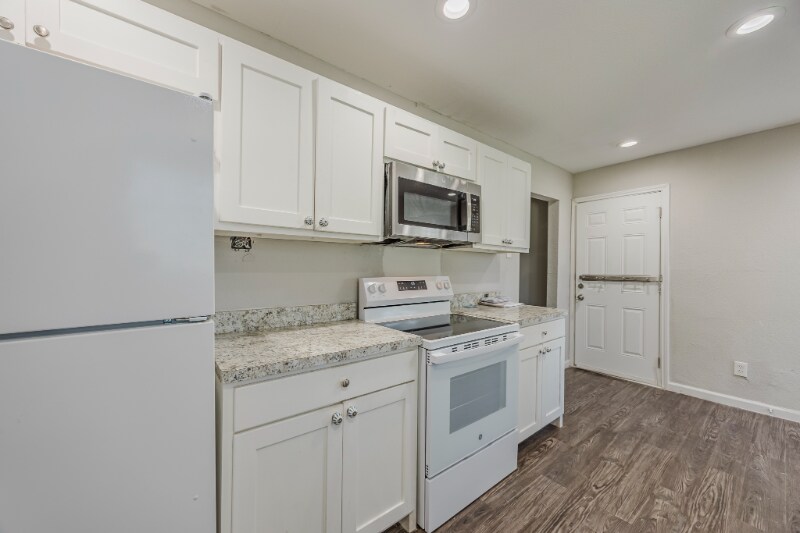 Building Photo - 3035 Modree Ave