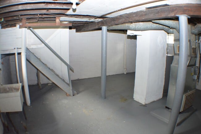 Building Photo - 3591 W 134th St