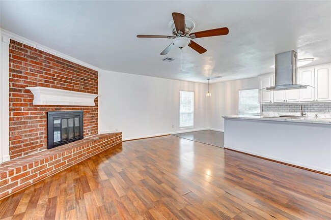 Building Photo - 471 El Toro Ln