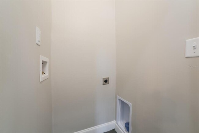 Building Photo - 2165 14th Ave S