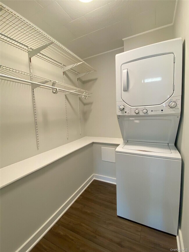 Building Photo - 13 Cozzens Ave