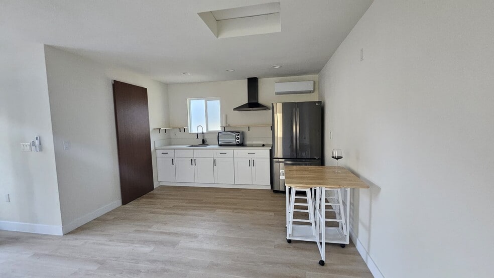 Kitchen - 3046 Miguel St