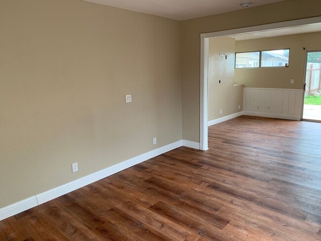 Building Photo - 2-Bedroom Home with Balcony in Orcutt – Pe...