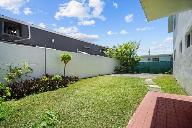 Building Photo - 2622 NW 24th St