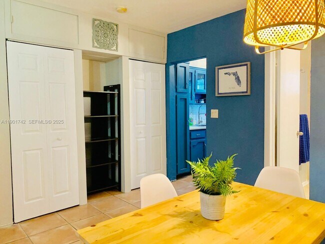 Building Photo - 825 Euclid Ave