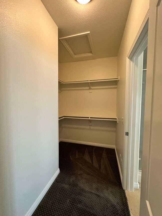 Building Photo - 2 Story home 3 Bedroom, 3 Bathroom Tustin Field.