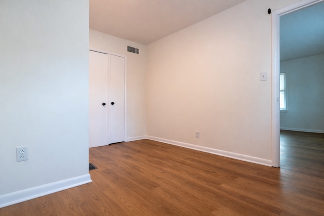 Building Photo - Spacious 3 Bedroom Home – Move-In Ready