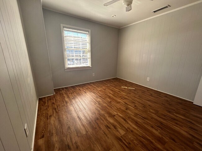 Building Photo - 602 Front St