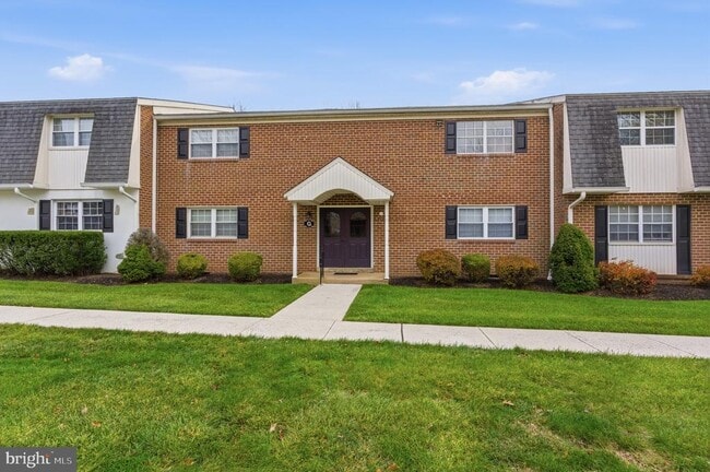 Building Photo - 598 Belmont Ave