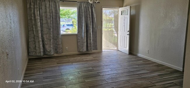 Building Photo - 3069 Thompson Ave