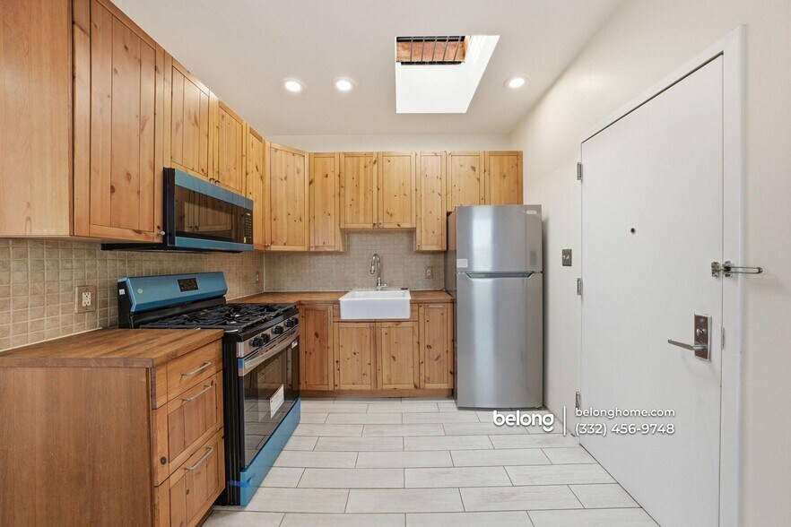 Building Photo - 202 E 93rd St