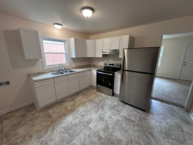 Building Photo - Newly Renovated 3 Bedroom Home!!