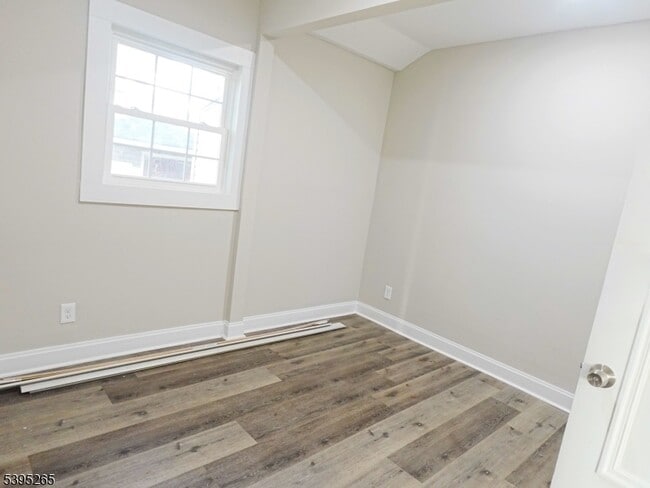 Building Photo - 32 Elmwood Ave