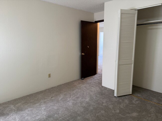 Building Photo - 1135 Florida Rd