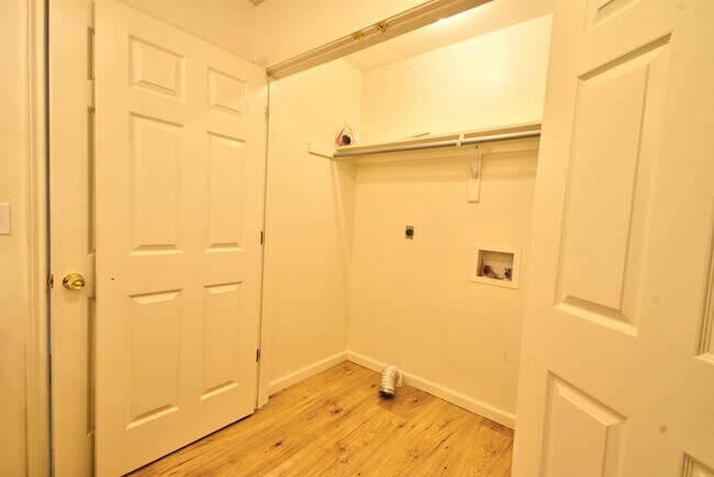 Building Photo - 124 S Burgess Rd