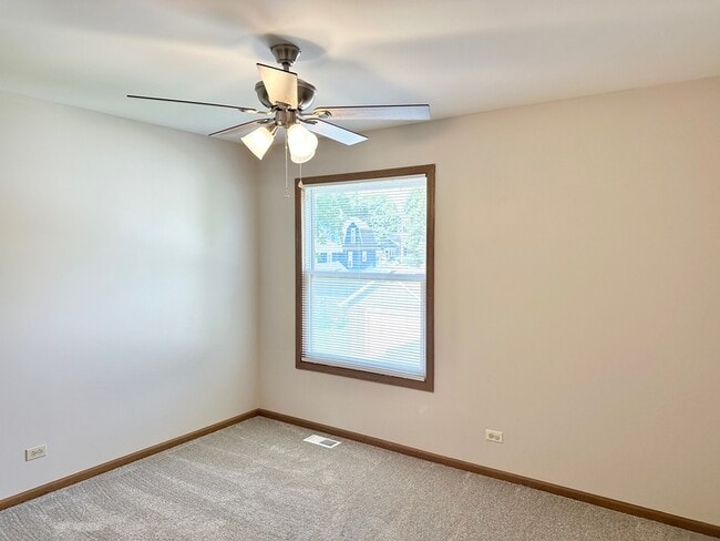 Building Photo - 540 N Crystal Ave