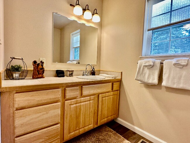 Building Photo - 12 River Falls Dr