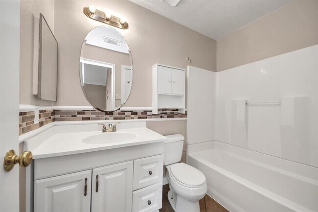 Building Photo - 12922 Grovemill Dr